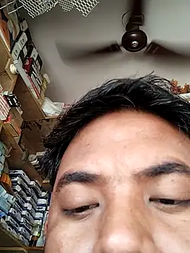 Snapshot of Roy___121 chatting on 03-05-26, 04:41 Roy 121 online show from 03-05-26, 04:41