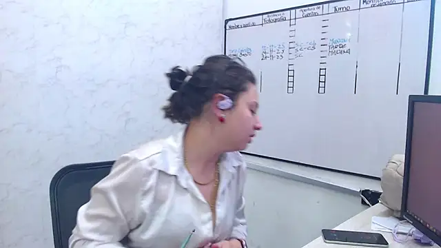 Snapshot of Alice_Sinclair_ chatting on 11-24-25, 12:38 Alice Sinclair online show from 11-24-25, 12:38