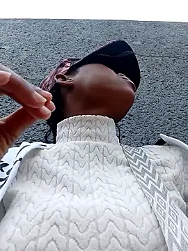 Sweethoneypot25 online show from 04-22-26, 10:39