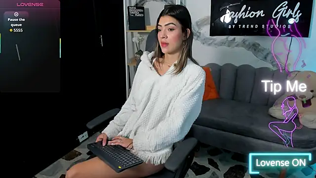 Snapshot of RenataMason chatting on 12-19-25, 12:45 RenataMason online show from 12-19-25, 12:45