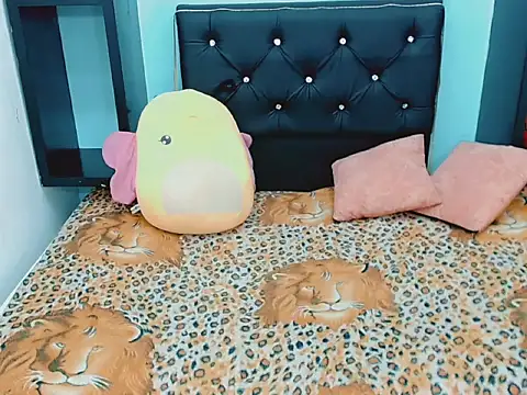 Snapshot of xwetdreamsx chatting on 12-15-25, 07:51 xwetdreamsx online show from 12-15-25, 07:51