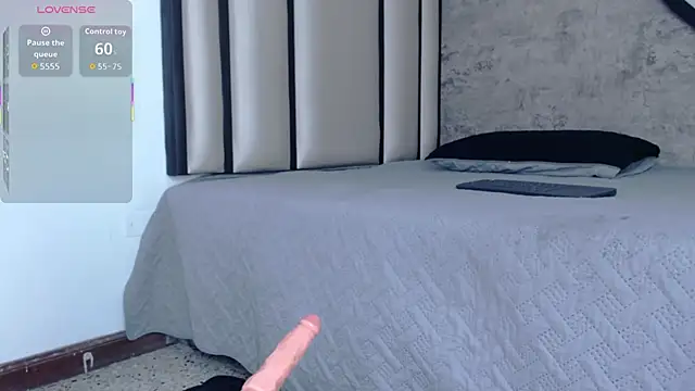 Snapshot of Alise-Mason chatting on 11-21-25, 11:58 Alise-Mason online show from 11-21-25, 11:58