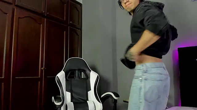 eren jeager online show from 04-22-26, 01:52