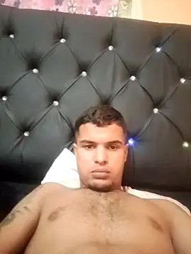 Snapshot of Deepthroat18yo chatting on 11-21-25, 01:48 Deepthroat18yo online show from 11-21-25, 01:48