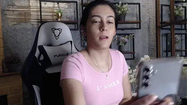 Snapshot of Teasybabe chatting on 12-03-25, 12:14 Teasybabe online show from 12-03-25, 12:14