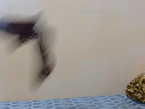 Snapshot of Honey_Baby1 chatting on 12-17-25, 07:14 Honey Baby1 online show from 12-17-25, 07:14