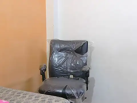 Honey Baby1 online show from 04-15-26, 05:47