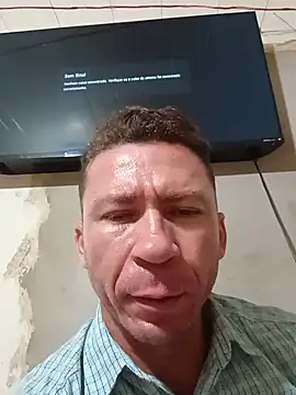 Snapshot of RobertoLuiz84 chatting on 06-06-26, 10:58 RobertoLuiz84 online show from 06-06-26, 10:58
