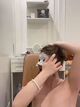 Queen-of-Love online show from 03-04-26, 06:14