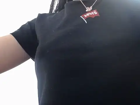 Snapshot of EmiilyCherry chatting on 12-15-25, 09:30 EmiilyCherry online show from 12-15-25, 09:30