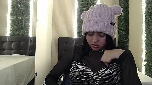 mia violet8 online show from 11-27-25, 12:24