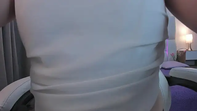 mask red girl online show from 04-06-26, 12:28