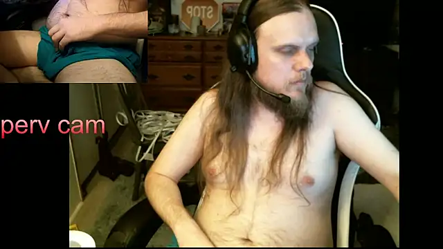 Snapshot of watchmegamer chatting on 11-25-25, 11:43 watchmegamer online show from 11-25-25, 11:43