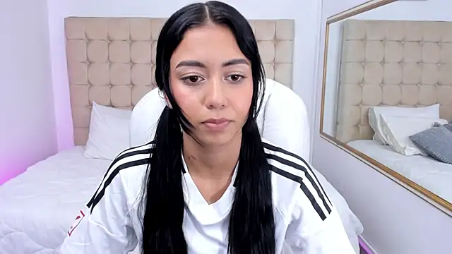 Snapshot of Gemma19_ chatting on 12-17-25, 01:11 Gemma19 online show from 12-17-25, 01:11