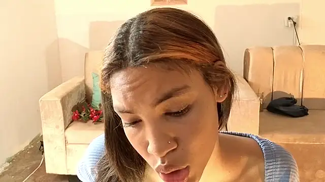 Snapshot of ginebra_n_yan chatting on 12-17-25, 06:47 ginebra n yan online show from 12-17-25, 06:47