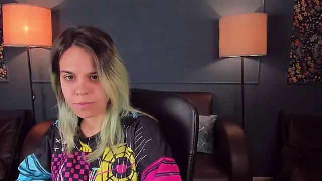 Snapshot of LiraBelle chatting on 11-22-25, 04:44 LiraBelle online show from 11-22-25, 04:44