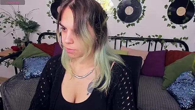 Snapshot of LiraBelle chatting on 11-24-25, 03:28 LiraBelle online show from 11-24-25, 03:28