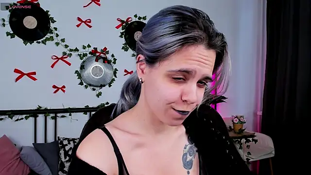 LiraBelle online show from 04-11-26, 03:22