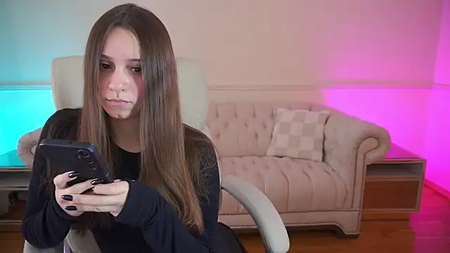 TinyNatalie online show from 04-01-26, 02:14