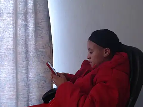 Snapshot of Yellowkitten95 chatting on 12-14-25, 10:31 Yellowkitten95 online show from 12-14-25, 10:31