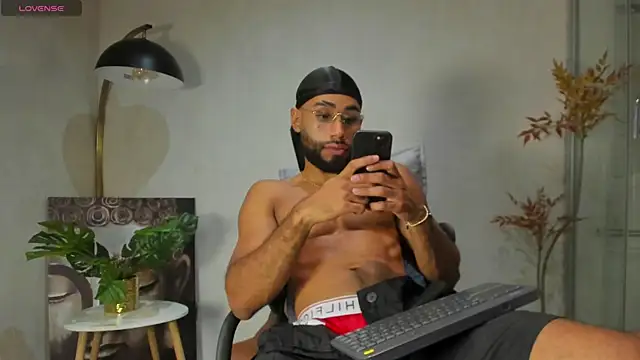 Luca Fuego online show from 12-15-25, 05:34