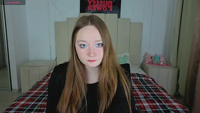 VikiBlossom online show from 12-17-25, 03:51