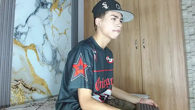 Snapshot of maverickhotson303av chatting on 11-24-25, 08:41 maverickhotson303av online show from 11-24-25, 08:41