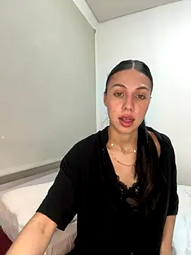 heyitsmia online show from 11-25-25, 12:43