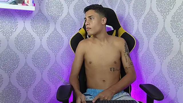 Snapshot of The_big_twink_x chatting on 11-25-25, 07:47 The big twink x online show from 11-25-25, 07:47