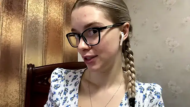 MichikoWienandt online show from 11-26-25, 05:08