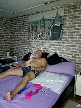 SquirtPassion1995 online show from 07-18-26, 09:40