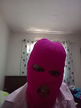 Snapshot of EweXZZ chatting on 12-21-25, 12:23 EweXZZ online show from 12-21-25, 12:23