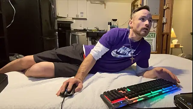 Snapshot of famous1tad chatting on 11-29-25, 02:09 famous1tad online show from 11-29-25, 02:09