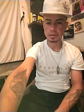 Snapshot of Chakalito123 chatting on 03-12-26, 07:03 Chakalito123 online show from 03-12-26, 07:03