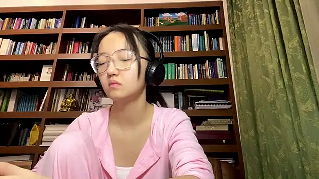 LinaClous online show from 01-18-26, 04:11