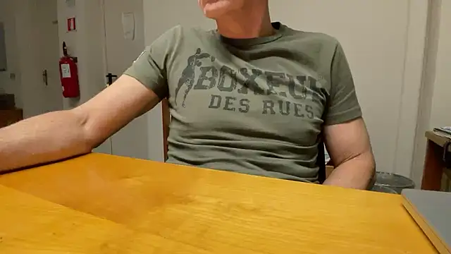 Snapshot of SimonZydar chatting on 11-29-25, 03:15 SimonZydar online show from 11-29-25, 03:15