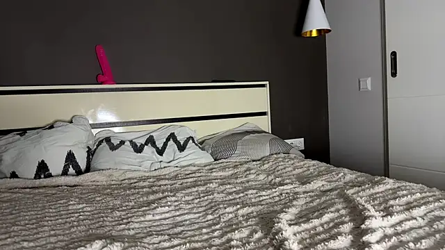 Snapshot of stellaqt chatting on 12-15-25, 03:49 stellaqt online show from 12-15-25, 03:49