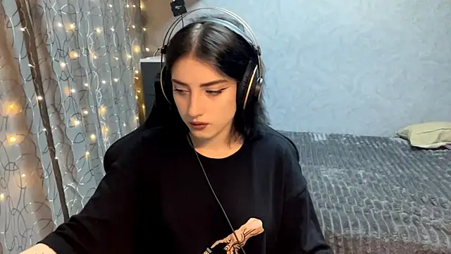 Meowluly online show from 11-30-25, 09:19