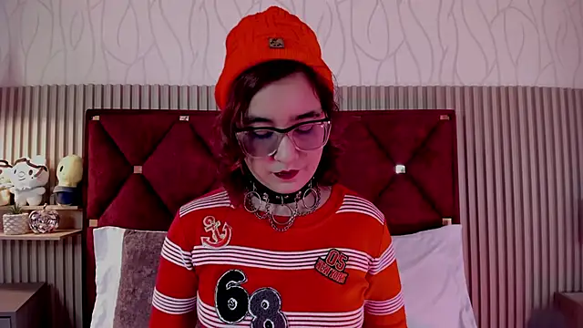 Kiri Velvet online show from 05-18-26, 07:41