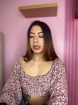 MaddieHunter online show from 11-27-25, 01:13