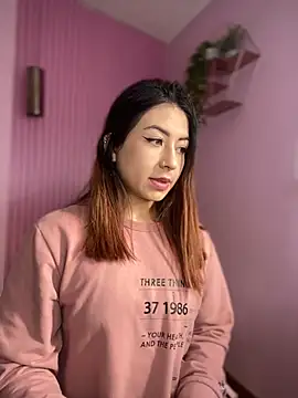 MaddieHunter online show from 11-28-25, 01:14