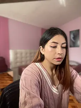 Snapshot of MaddieHunter chatting on 12-18-25, 01:17 MaddieHunter online show from 12-18-25, 01:17