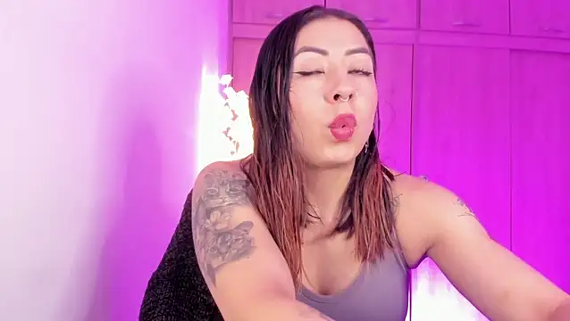 MaddieHunter online show from 04-30-26, 02:34