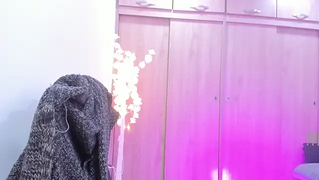 MaddieHunter online show from 05-11-26, 02:34