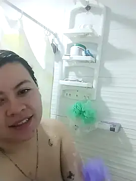 Snapshot of Reynpau19 chatting on 11-25-25, 10:10 Reynpau19 online show from 11-25-25, 10:10