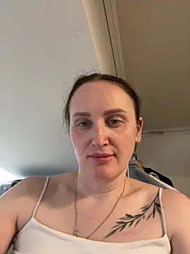 TomilaSi online show from 06-15-26, 01:57