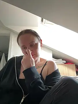 TomilaSi online show from 06-19-26, 05:39