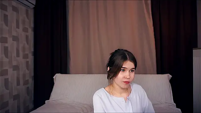 Snapshot of ZulaRattan chatting on 12-02-25, 06:58 ZulaRattan online show from 12-02-25, 06:58