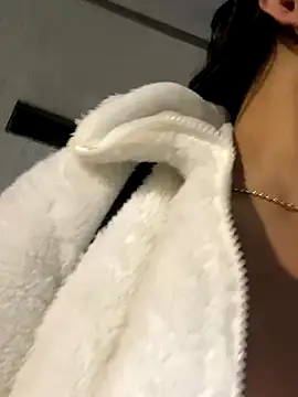 MelissaGill  online show from 12-04-25, 10:35