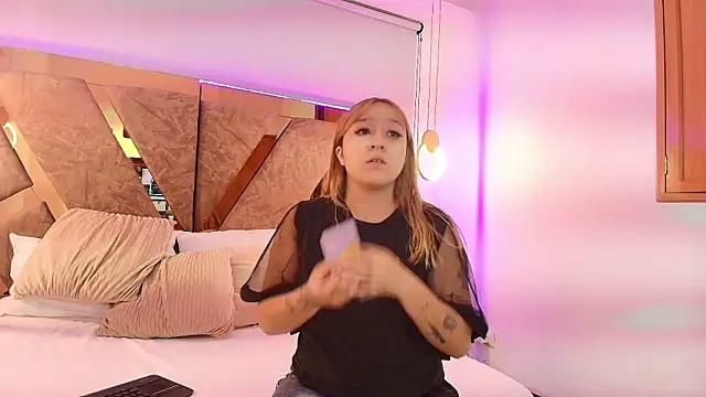 Snapshot of emma_cook_ chatting on 11-28-25, 09:28 emma cook online show from 11-28-25, 09:28